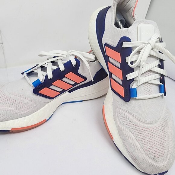 Adidas Ultraboost 2022 Running Shoes Womens 9.5 White Mesh Light wear - Picture 8 of 12